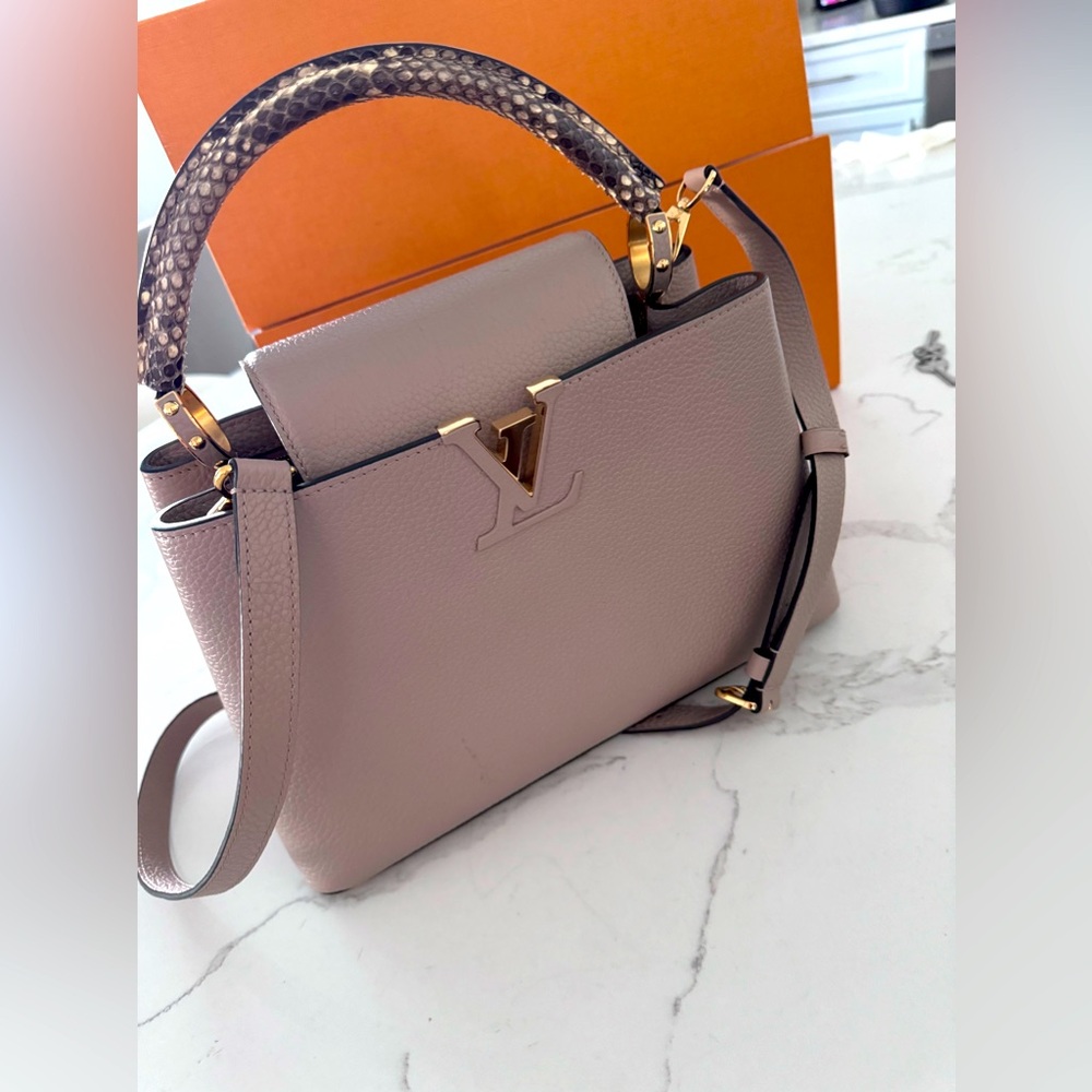 LV Capucines BB handbag, New condition,Taupe Color, it comes with box,dust bag. - Picture 3 of 6